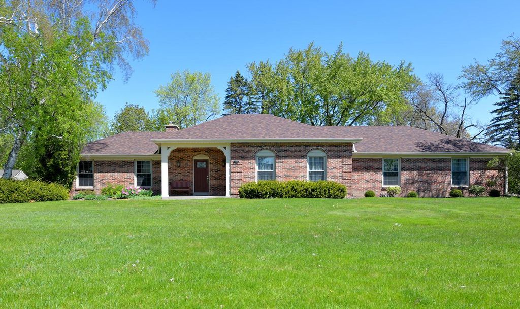 18330 Elm Terrace DRIVE, Brookfield, WI 53045