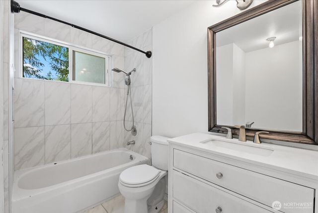 12808 Military Road E, Puyallup, WA 98374