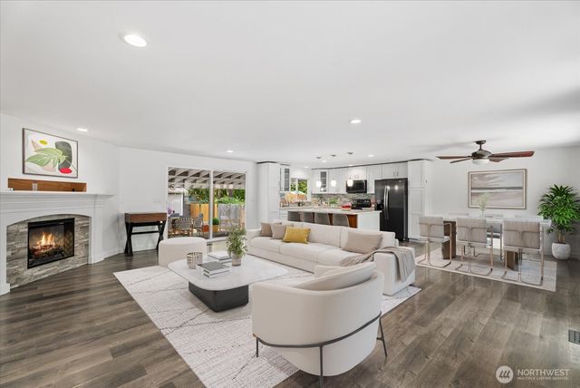 12808 Military Road E, Puyallup, WA 98374