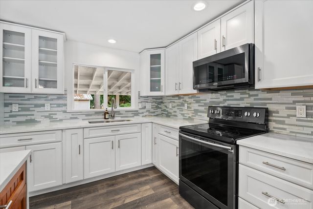 12808 Military Road E, Puyallup, WA 98374