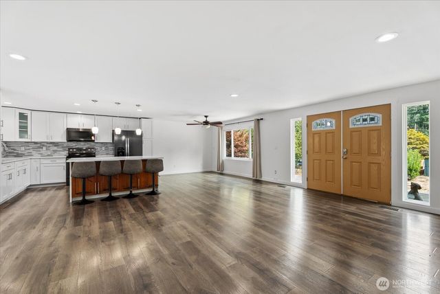 12808 Military Road E, Puyallup, WA 98374