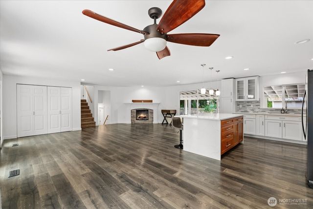 12808 Military Road E, Puyallup, WA 98374
