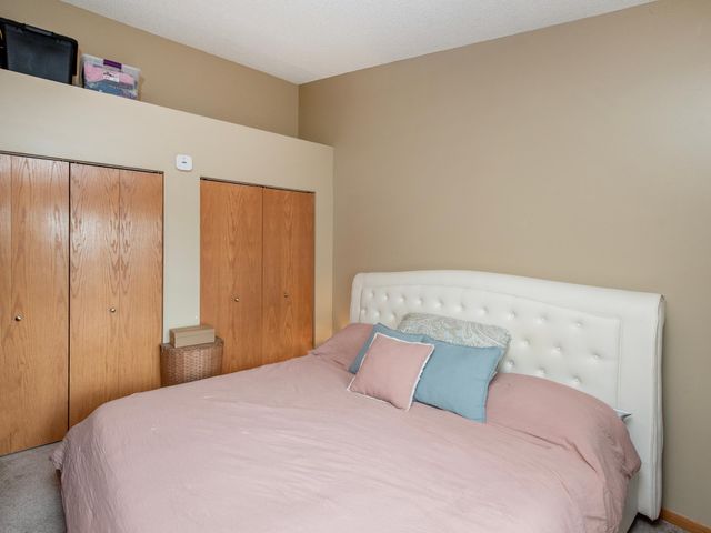 15805 24th Avenue N F, Plymouth, MN 55447