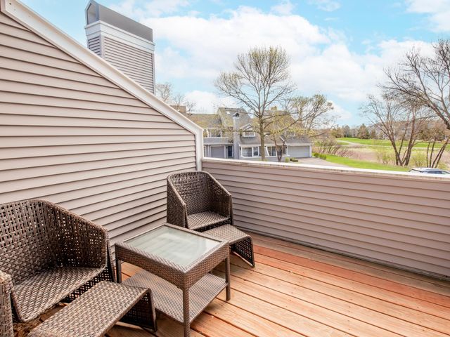 15805 24th Avenue N F, Plymouth, MN 55447