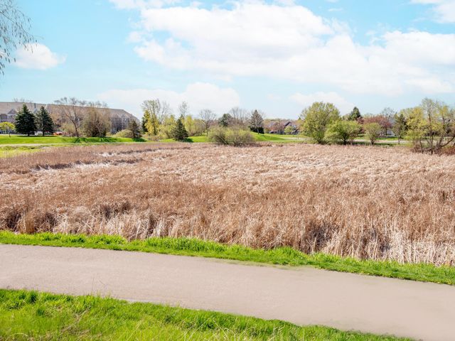 15805 24th Avenue N F, Plymouth, MN 55447