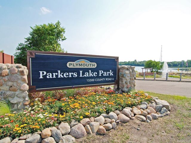 15805 24th Avenue N F, Plymouth, MN 55447
