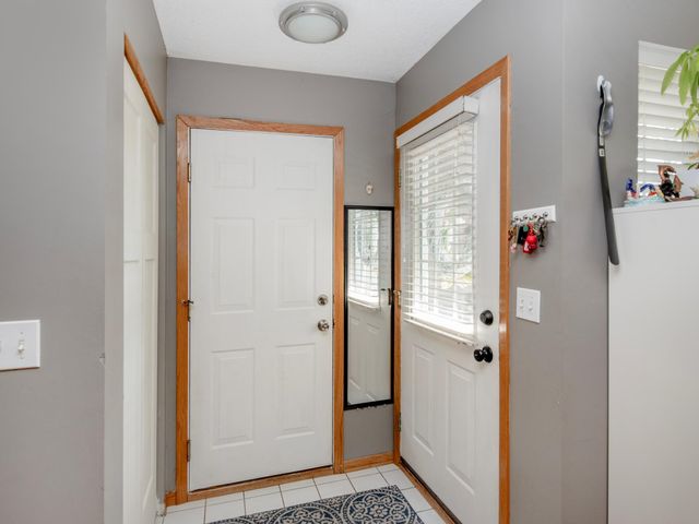 15805 24th Avenue N F, Plymouth, MN 55447