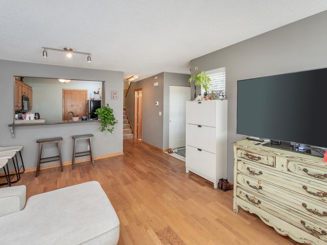 15805 24th Avenue N F, Plymouth, MN 55447