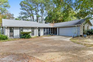 110 Reynolds Circle, Ocean Springs, MS 39564