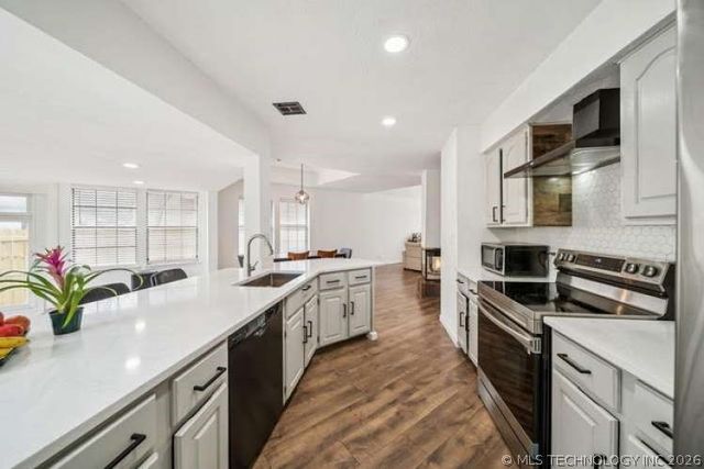 6331 S 90th East Court, Tulsa, OK 74133