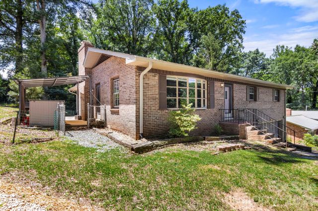 2951 7th Street Drive NE, Hickory, NC 28601