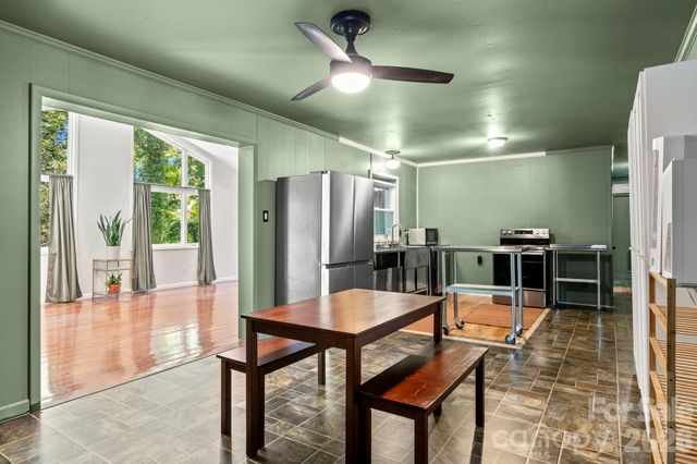 2951 7th Street Drive NE, Hickory, NC 28601