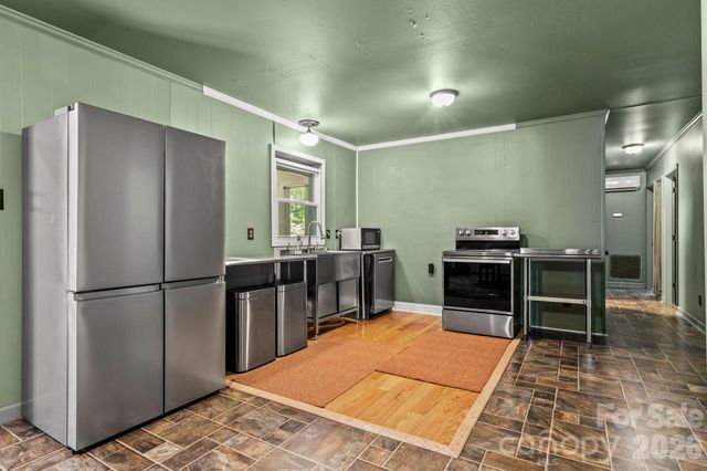 2951 7th Street Drive NE, Hickory, NC 28601