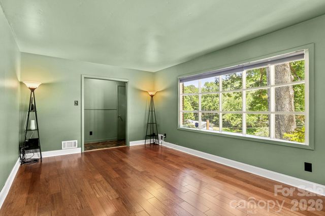2951 7th Street Drive NE, Hickory, NC 28601
