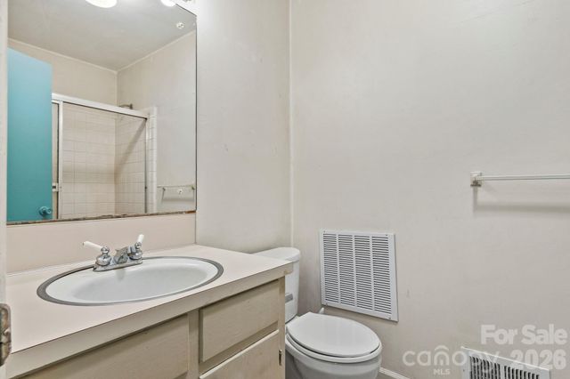 2951 7th Street Drive NE, Hickory, NC 28601