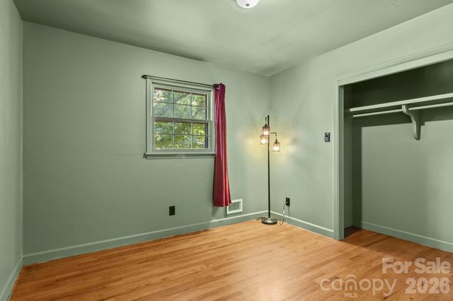 2951 7th Street Drive NE, Hickory, NC 28601