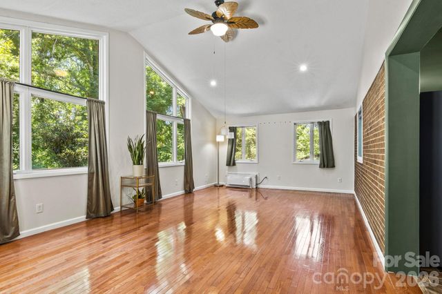 2951 7th Street Drive NE, Hickory, NC 28601