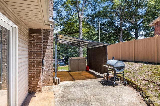 2951 7th Street Drive NE, Hickory, NC 28601