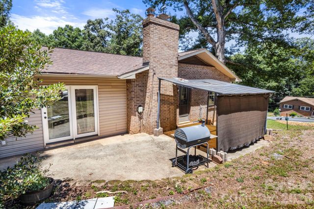 2951 7th Street Drive NE, Hickory, NC 28601