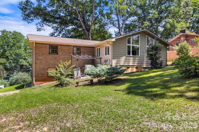 2951 7th Street Drive NE, Hickory, NC 28601