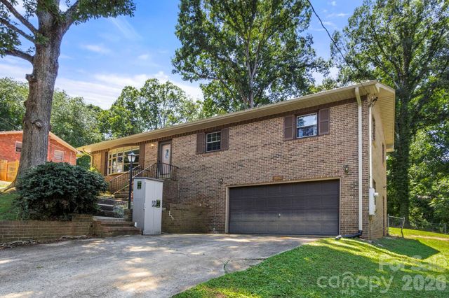 2951 7th Street Drive NE, Hickory, NC 28601