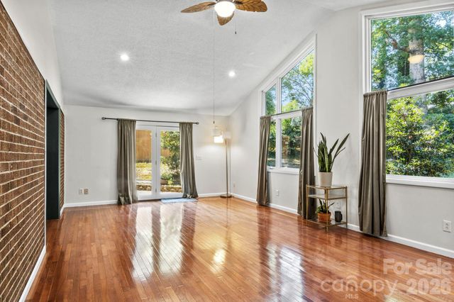 2951 7th Street Drive NE, Hickory, NC 28601
