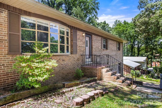 2951 7th Street Drive NE, Hickory, NC 28601