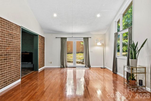 2951 7th Street Drive NE, Hickory, NC 28601