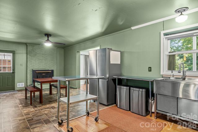 2951 7th Street Drive NE, Hickory, NC 28601