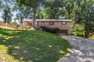 2951 7th Street Drive NE, Hickory, NC 28601
