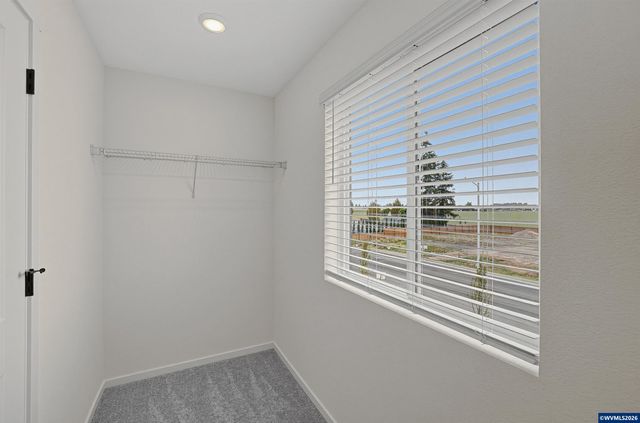 1074 Drake Ln, Woodburn, OR 97071