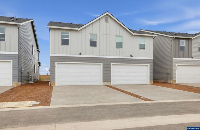1074 Drake Ln, Woodburn, OR 97071