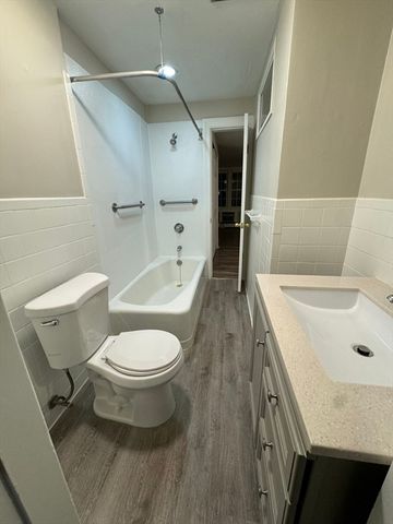 388 E Merrimack St 2, Lowell, MA 01852