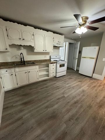 388 E Merrimack St 2, Lowell, MA 01852