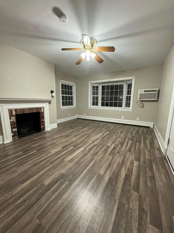 388 E Merrimack St 2, Lowell, MA 01852