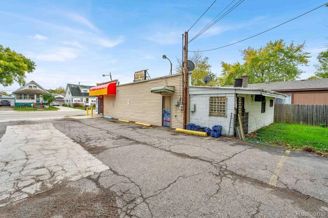 17423 MARTIN Road, Roseville, MI 48066