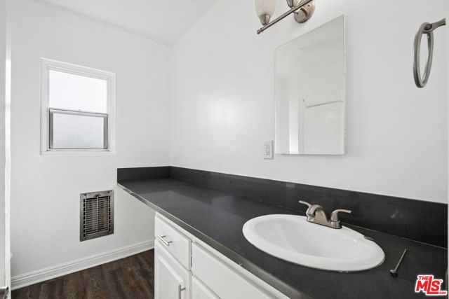 8924 Van Nuys Boulevard 14, Panorama City (los Angeles), CA 91402