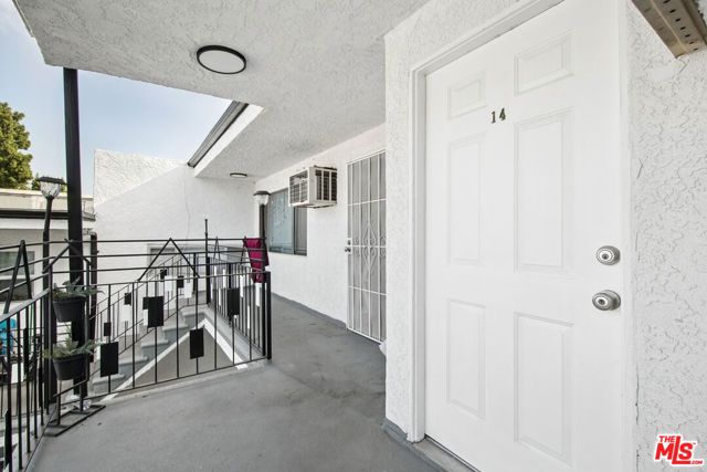 8924 Van Nuys Boulevard 14, Panorama City (los Angeles), CA 91402