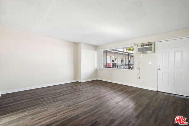 8924 Van Nuys Boulevard 14, Panorama City (los Angeles), CA 91402