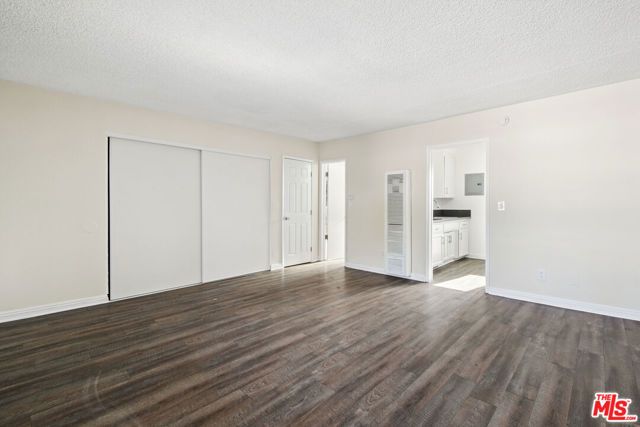 8924 Van Nuys Boulevard 14, Panorama City (los Angeles), CA 91402