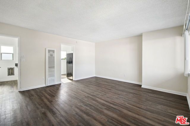 8924 Van Nuys Boulevard 14, Panorama City (los Angeles), CA 91402
