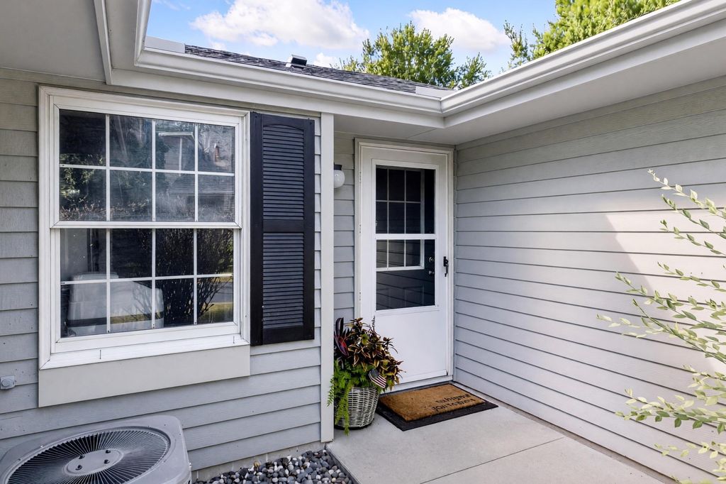 7775 Glenda Court, Apple Valley, MN 55124 — photo 2