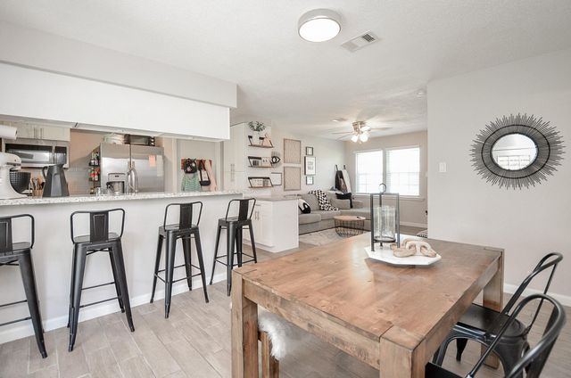 201 Inwood Lane, Highlands, TX 77562