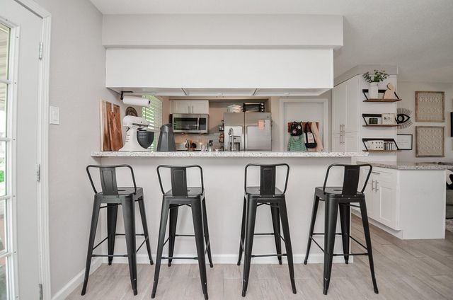 201 Inwood Lane, Highlands, TX 77562