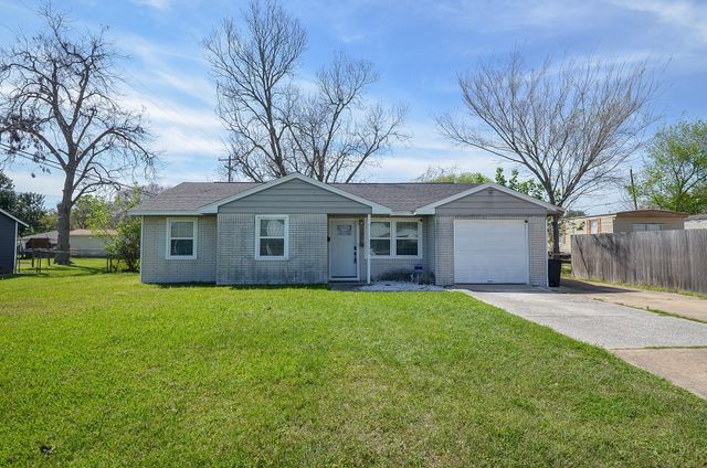 201 Inwood Lane, Highlands, TX 77562