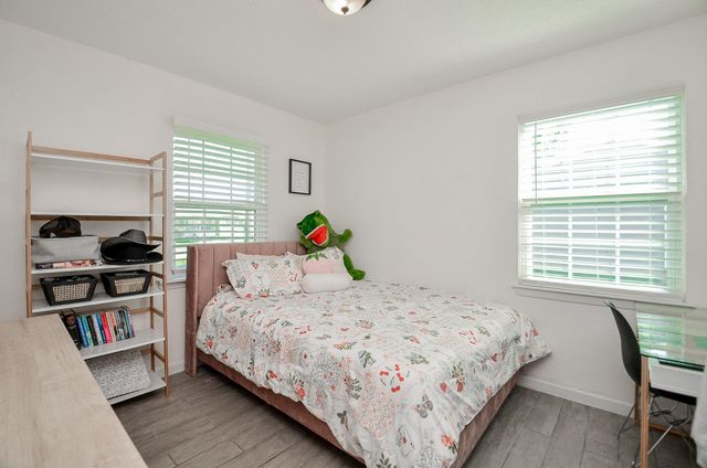 201 Inwood Lane, Highlands, TX 77562