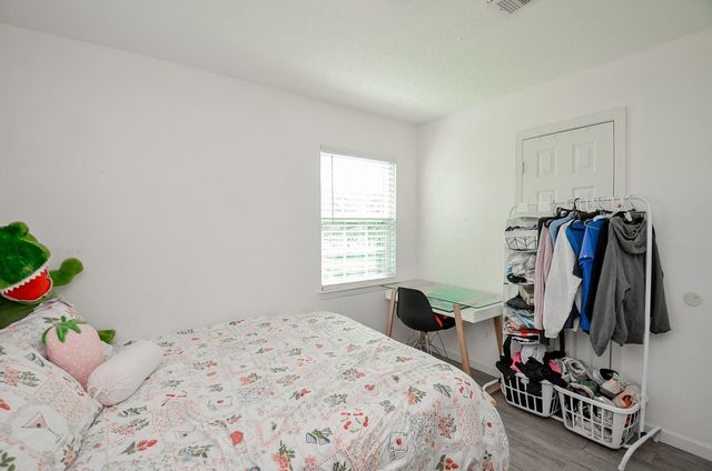 201 Inwood Lane, Highlands, TX 77562