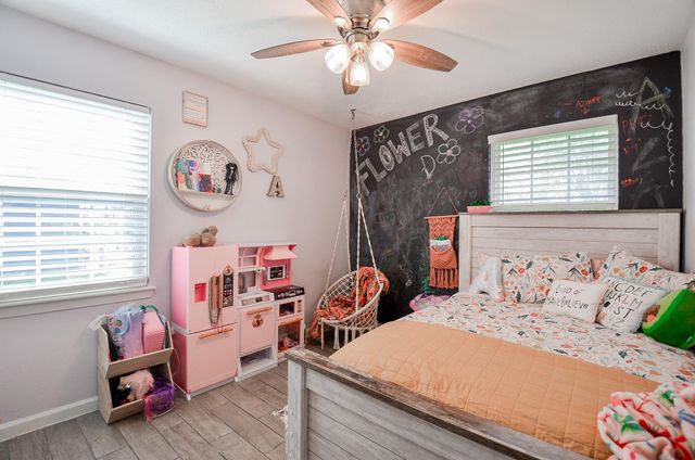 201 Inwood Lane, Highlands, TX 77562