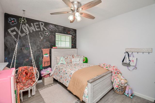 201 Inwood Lane, Highlands, TX 77562