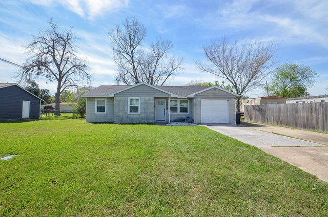 201 Inwood Lane, Highlands, TX 77562
